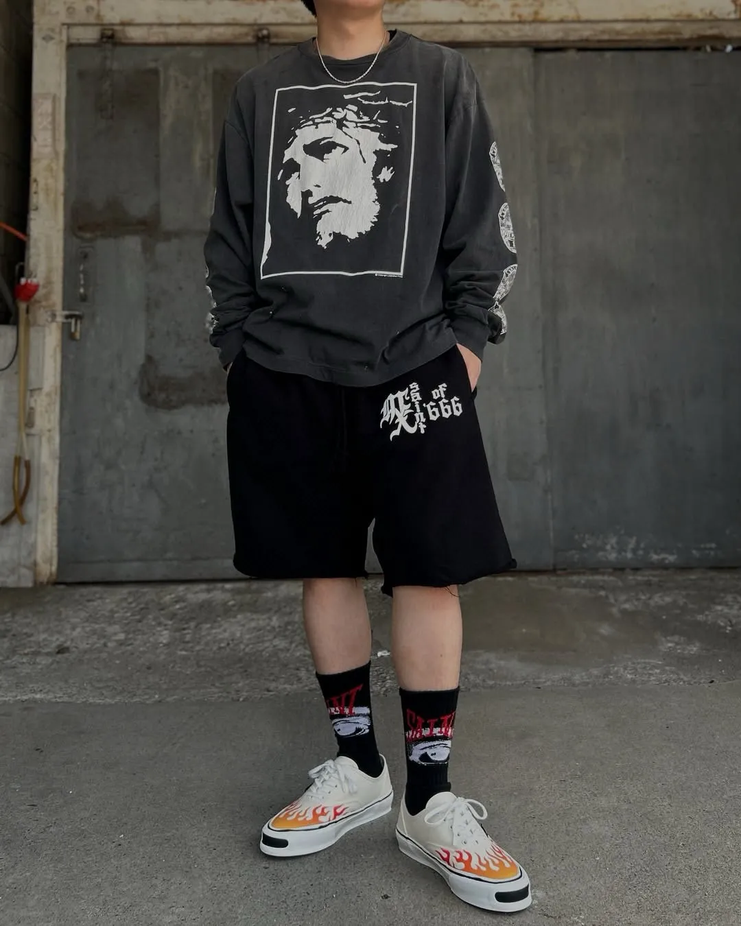 SAINT Mxxxxxx LOVE SAINT LS TEE/BLK LOVE SAINT Big Jesus washed and distressed long sleeves, washed black S-XL, cylindrical cloth Assute dyeing, heavy washing and water fading, pure hand-splashed ink holes, simulated natural fading and old effects, correct version, correct main mark/washed mark/angel anti-counterfeiting label, OEM by domestic top printing factory, top purchasing agent level